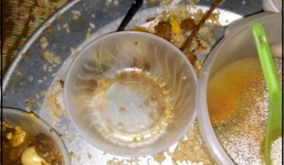 Vợ kể khổ chưa ăn cơm chồng đã hất đổ mâm khiến chị em bức xúc, khi biết lý do lại hùa vào trách thêm