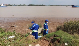 Công an vào cuộc điều tra thi thể nam giới nổi dưới sông Đồng Nai