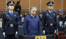 Trung Quốc phải dùng 12 xe tải chở tài sản tham ô của quan tham nhũng