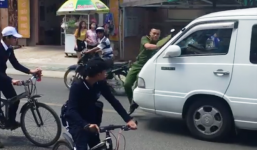 Chiến sĩ công an bị tài xế xe 16 chỗ tông kéo lê gần 100 mét