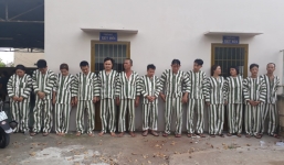 Công an hóa trang, ập vào khống chế ổ bạc giữa vườn tiêu