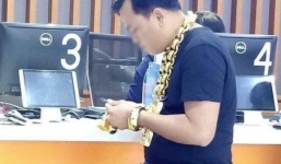 Người đàn ông tự nhận lúc nào cũng đeo 8kg vàng trên người khiến MXH xôn xao