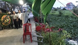 Lái ô tô đâm thẳng vào đám tang làm 8 người bị thương rồi bỏ trốn