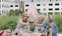 Bộ ảnh đáng yêu về 'hội chị em' U90 đi picnic trong viện dưỡng lão: Đời có bao lâu, ta cứ vui thôi!