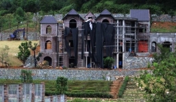 Cận cảnh khu biệt thự nguy nga mọc lên trái phép giữa rừng Sóc Sơn