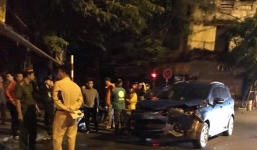 Xe của diễn viên Anh Tuấn nát đầu sau tai nạn với cựu thủ môn Hồng Sơn