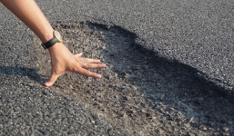 Cao tốc 34.000 tỷ vừa thông xe đã hỏng: Cần làm rõ vai trò của Hội đồng Nghiệm thu Nhà nước