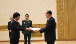 Đại sứ Việt Nam tại Triều Tiên trình Quốc thư, tặng tranh tự vẽ cho ông Kim