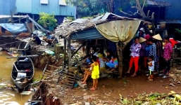 2 căn nhà ở An Giang đổ sụp xuống sông Hậu trong đêm