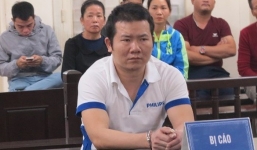 Bênh vợ, nam thanh niên cầm kiếm chém mẹ đẻ 9 nhát