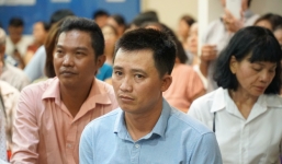 Cư dân Carina trở về nhà sau vụ cháy 13 người chết