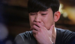 Vừa gặp đồng nghiệp mua hoa lúc sáng, tối về đã thấy trên bàn của vợ và sự thật khủng khiếp được phanh phui