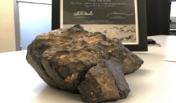 Viên đá Mặt Trăng 5,5 kg, trị giá hơn nửa triệu USD được đưa về Việt Nam