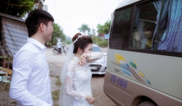 Phía sau bức ảnh cô dâu lau nước mắt chào người thân về nhà chồng: 'Mẹ mình bị ung thư, từ giờ ai sẽ đưa mẹ đi viện...'