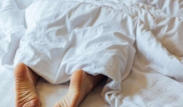 Tại sao thò chân ra khỏi chăn khi ngủ lại tốt và mọi người nên thực hiện?