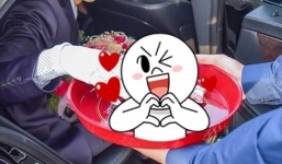 Chú rể đi rước dâu quên mang theo sính lễ quan trọng nhất, thợ chụp hình lập tức 'hiến kế' khiến dân mạng phải ngả mũ thán phục