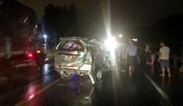 Tai nạn nghiêm trọng, xe 7 chỗ bị tông bẹp dúm, 1 người tử vong