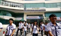 Một trường đại học ở TP.HCM yêu cầu sinh viên mặc áo thun có cổ để 'xóa khoảng cách giàu nghèo'