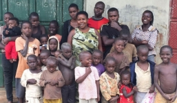 Người phụ nữ mắn đẻ nhất châu Phi: Sinh 44 con trong 18 năm