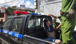 Cảnh sát 113 bị người đàn ông ngáo đá đâm trọng thương