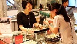 Giá vàng hôm nay 24/10/2018: Tăng dựng đứng, nhà đầu tư ồ ạt mua