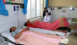 Xế hộp mất lái gây tai nạn liên hoàn khiến 4 người thương vong