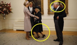 Vừa tái xuất bên cạnh chồng, bà Camilla phải 'muối mặt' vì lỗi ngớ ngẩn này khi gặp khách quý