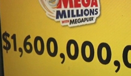 Người vừa trúng xổ số 1,6 tỷ USD ở Mỹ: Mỗi ngày mở mắt ra có 900 triệu để tiêu, nhưng vẫn có nguy cơ phá sản như thường