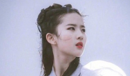 Bộ ảnh 'Tiểu Long Nữ' cách đây 12 năm của Lưu Diệc Phi bất ngờ hot trở lại sau khi được photoshop lung linh