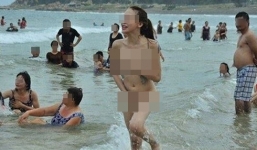 Nóng trên MXH: Hai cô gái xinh đẹp khỏa thân tắm biển trước bao người ở Quy Nhơn