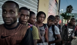 Tổng thống Trump cảnh báo nghiêm nghị đoàn di dân: 'Các vị hãy về nước'