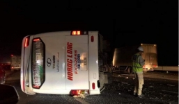 Nguyên nhân xe khách bị lật trên cao tốc Hà Nội - Hải Phòng, nhiều người bị thương