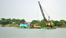 Chìm sà lan trên sông Hậu, 2 mẹ con tử vong thương tâm