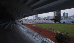 Cảnh hoang phế bên trong sân vận động Chi Lăng sau 8 năm được 'gả' cho Phạm Công Danh