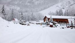 24h qua ảnh: Tuyết đầu mùa phủ trắng miền bắc Trung Quốc