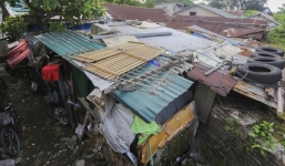 Chùm ảnh: Khu ổ chuột của hơn 15.000 người sống 'treo' trên di sản thế giới ở Kinh thành Huế