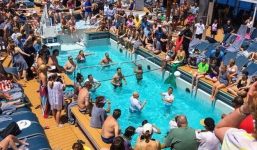 Loạt ảnh đáng thất vọng cho thấy cuộc sống trên du thuyền đắt tiền chẳng sướng như phim