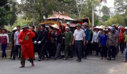 Vụ 2 mẹ con treo cổ: 'Mỗi lần tắm cho con chị lại day dứt...'