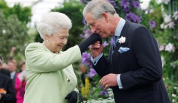 Người hâm mộ dậy sóng trước tin Nữ hoàng Anh ngầm chuyển giao quyền lực cho Charles, bà Camilla sẽ lên ngôi hoàng hậu