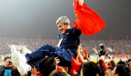 “Vị thánh sống” từng giúp ĐT Việt Nam lên ngôi AFF Cup 2008 giờ đang làm gì?