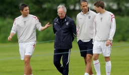 Nhìn thầy Park & bản HĐ 'tạm bợ' của ông Eriksson lại lo về cường địch 'mới' ở AFF Cup