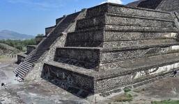 Phát hiện 'địa ngục' đầy hài cốt dị hình dưới kim tự tháp mặt trăng