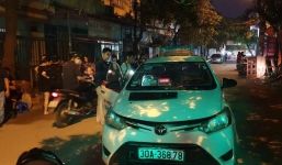 Danh tính tài xế taxi bị bắn và chèn qua người sau va chạm