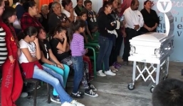 Mexico: Bé trai tử vong vì bị bố và mẹ kế ép ăn chất thải của mình