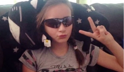 Đeo kính áp tròng hóa trang Halloween bé gái 11 tuổi suýt bị mù