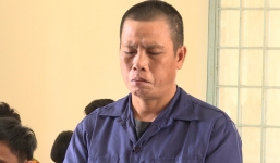 Dụ bé gái là cháu của vợ xem phim đồi trụy rồi quan hệ tình dục nhiều lần