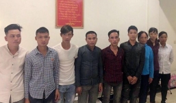 Triệu tập 9 đối tượng đánh giày, bán bánh rán kiểu 'trấn lột' cho khách Tây