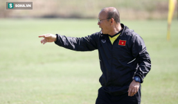 HLV Park Hang-seo 'đỏ mặt tía tai' trong buổi tập vắt sức học trò
