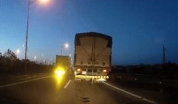 Xe tải chạy ngược chiều trên cao tốc khiến giới tài xế bức xúc