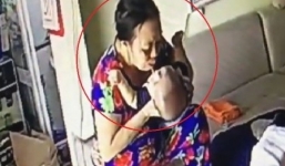 Người giúp việc nhổ nước bọt vào miệng cháu bé: Chỉ đang dạy cháu phun mưa thôi